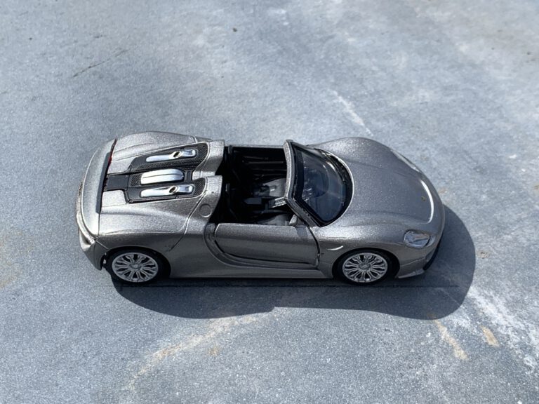 Read more about the article Porsche 918